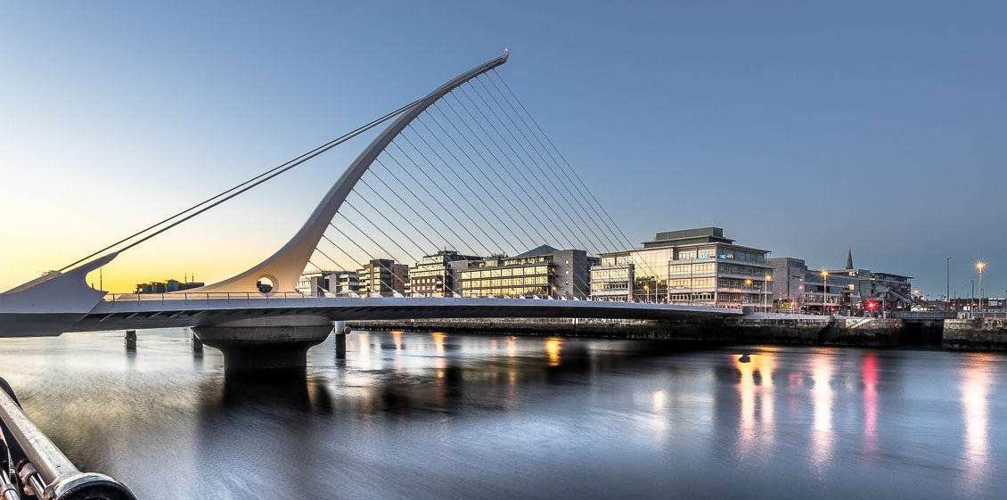 Samuel_Beckett_Bridge_At_Sunset_Dublin_Ireland_(97037639)_(cropped) Samuel_Beckett_Bridge_At_Sunset_Dublin_Ireland_(97037639)_(cropped)